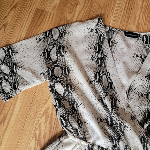 Pretty Little Thing Snakeskin Print Romper 6 - Picture 3 of 11